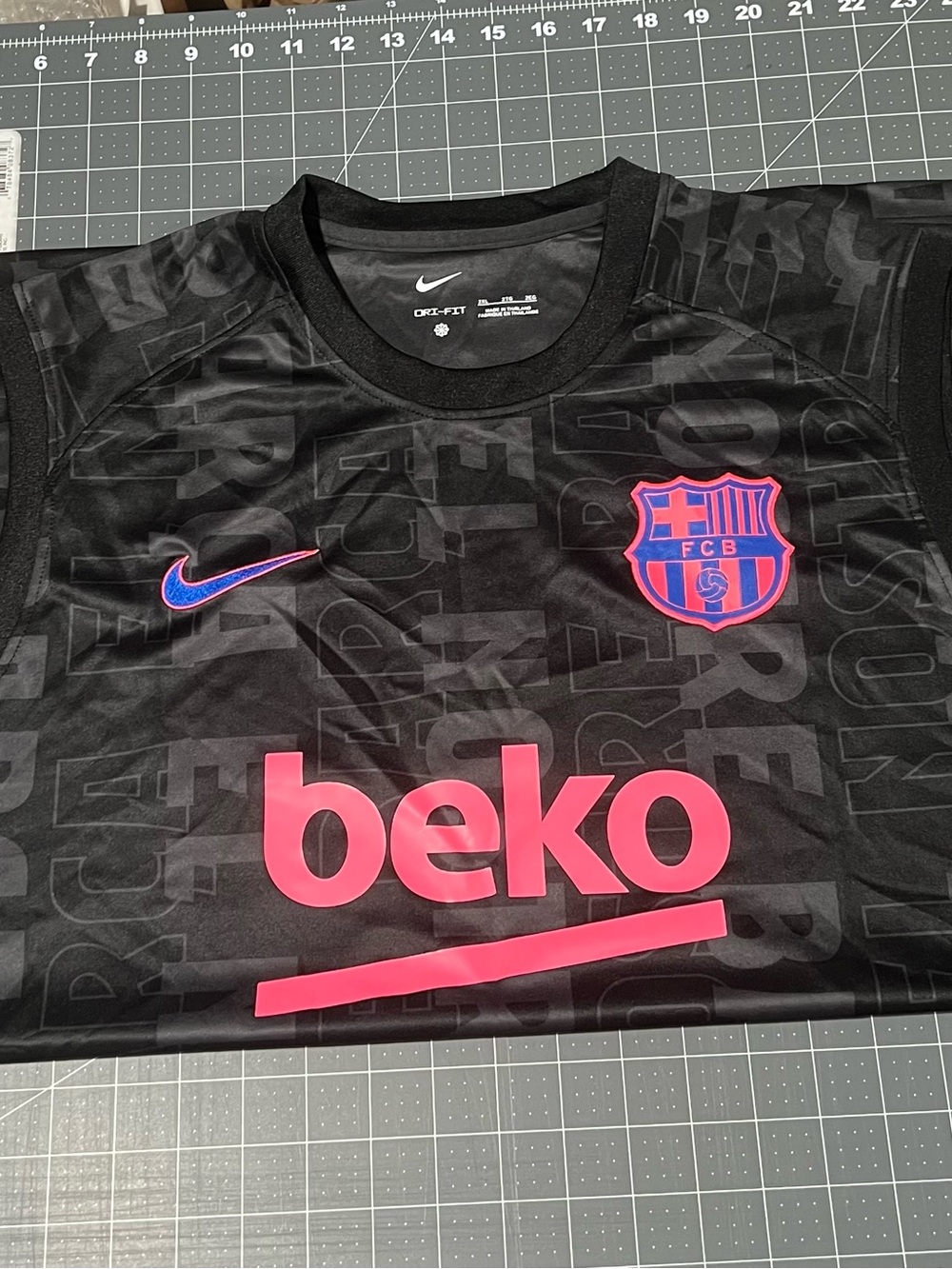Nike FC Barcelona men’s Black & Pink Sleeveless Training Jersey, size: 2XL - Picture 6 of 9